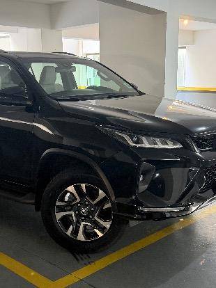 TOYOTA HILUX SW4 2.8 D-4D TURBO DIESEL DIAMOND 7L 4X4 AUTOMÁTICO